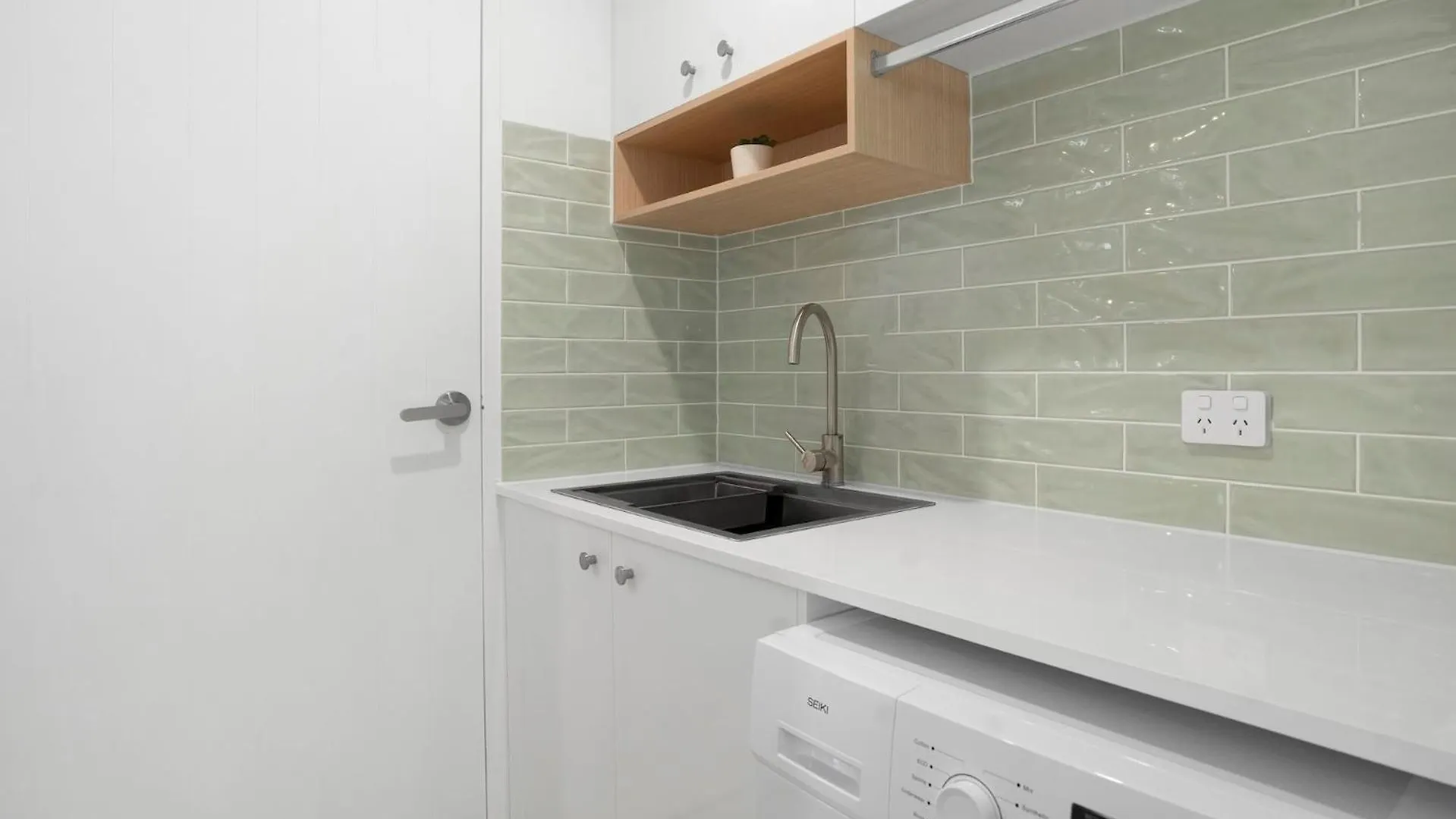 Spacious 2 Bedroom Apartment With Ocean Views Caloundra