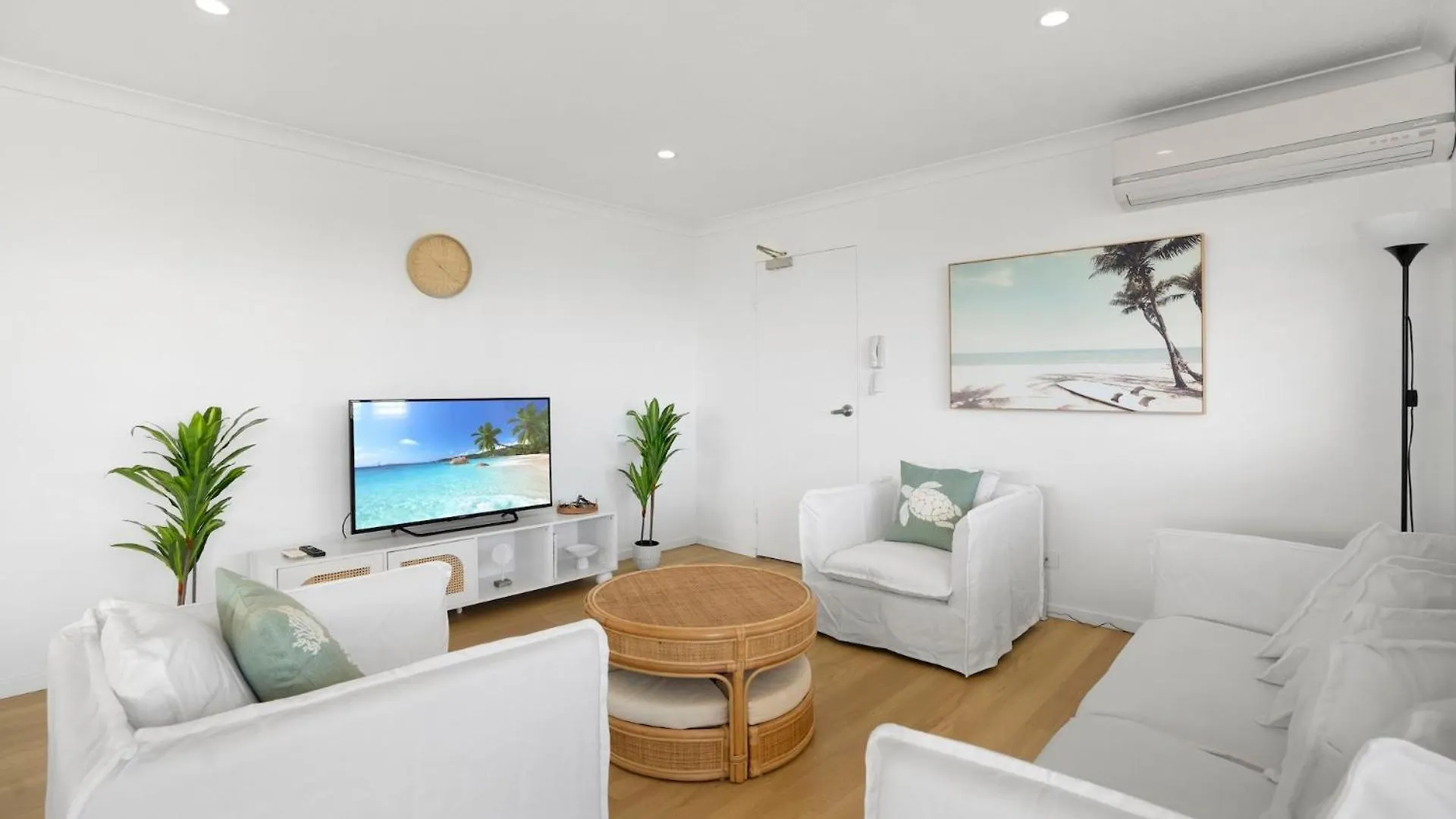 Spacious 2 Bedroom Apartment With Ocean Views Caloundra