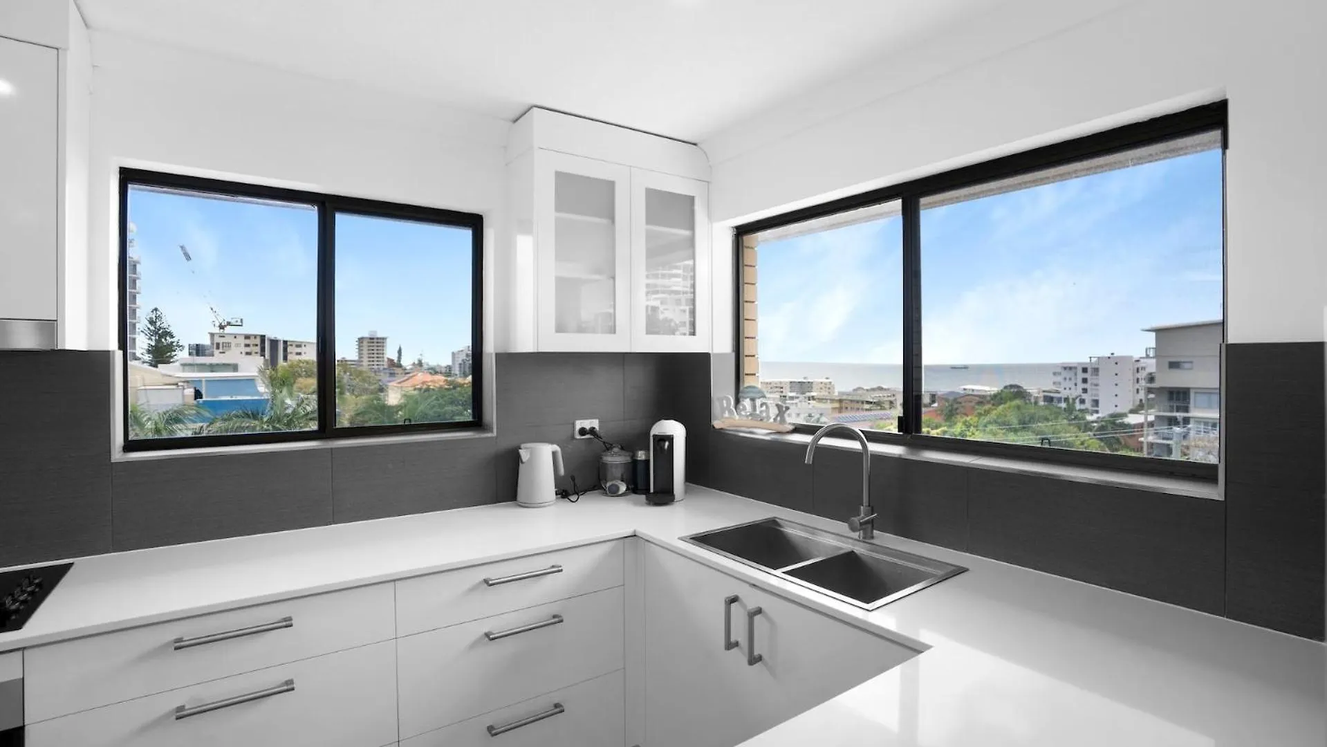 Spacious 2 Bedroom Apartment With Ocean Views Caloundra