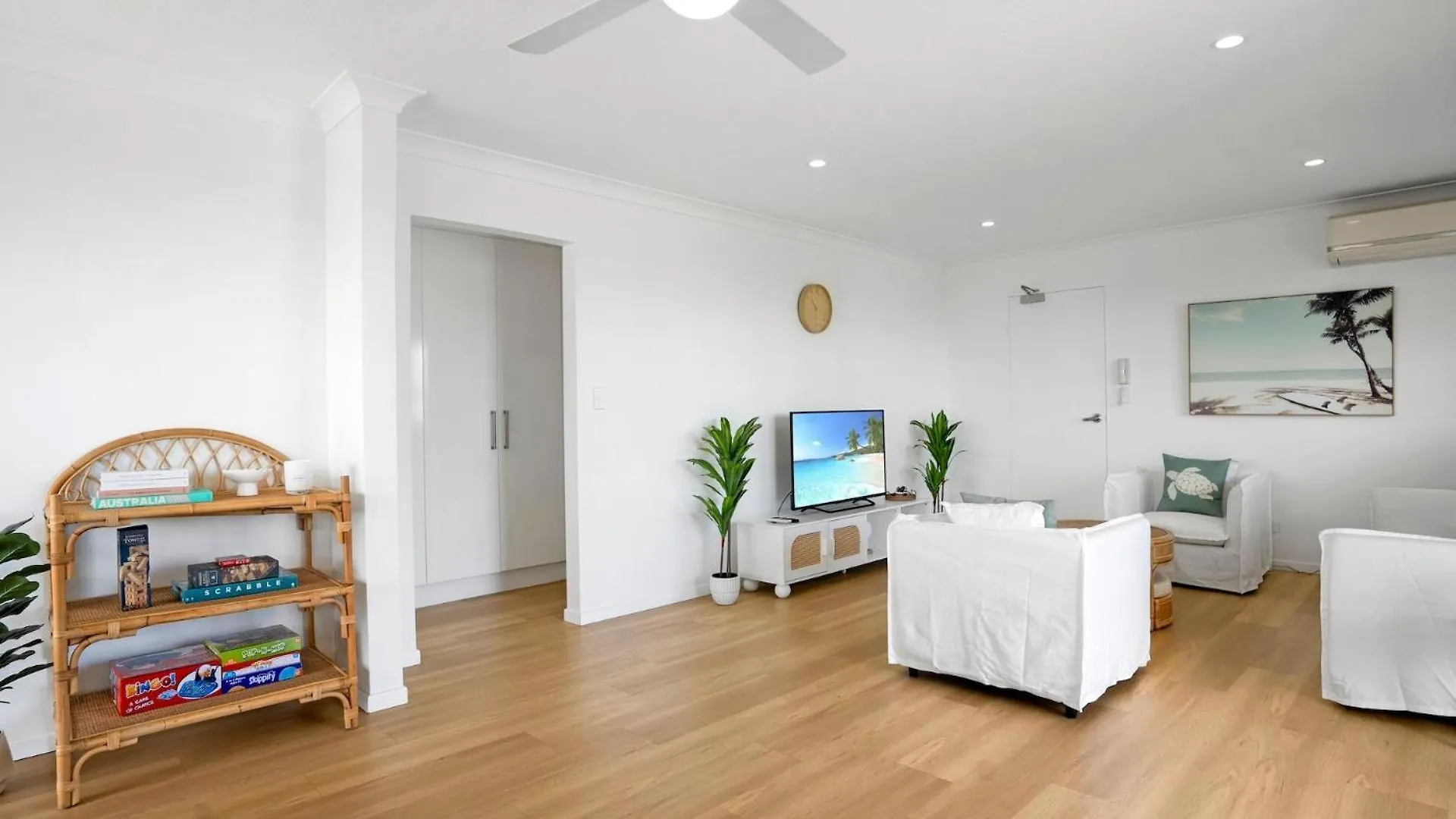 Spacious 2 Bedroom Apartment With Ocean Views Caloundra