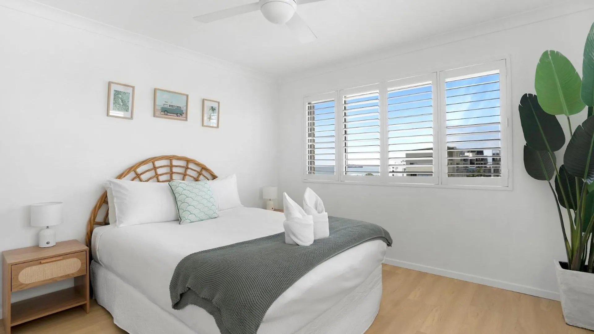 Spacious 2 Bedroom Apartment With Ocean Views Caloundra Australia